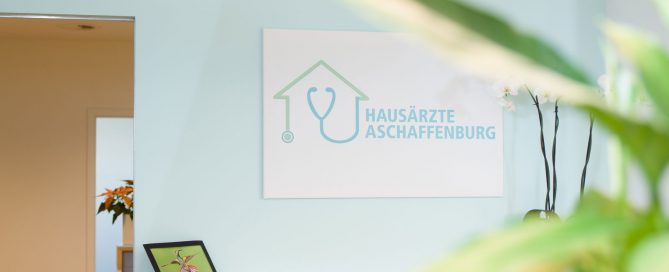 Hausaerzte-Aschaffenburg-Allgemeinaerzte-Richter-Martini-Ullrich-Logo-Bild-Praxis